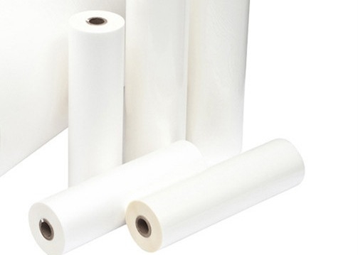 Good price 16 Mic Dimensões personalizáveis PET brilhante Pré-cobertura filme laminador quente adequado para laminador on-line